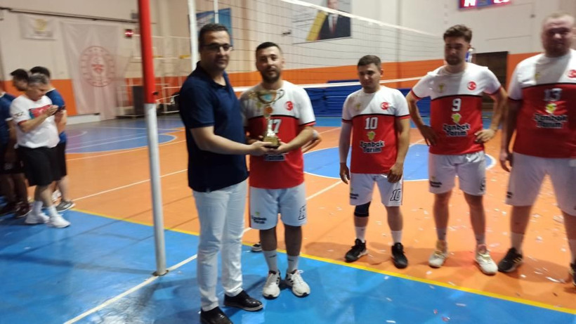 Voleybol turnuvası tamamlandı! Başsavcı Fatih Şimşek ilçe protokolü ile kupa verdi - Resim: 4