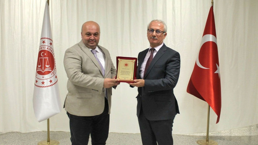 Van BAM'da veda yemeği! Başsavcı Şengöz ve hakimlere plaket verildi - Resim: 2