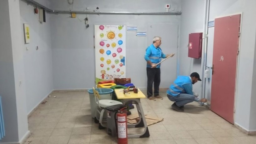 Koruma Kurulu karar vermişti! Van Erciş'te yükümlüler okulları boyamaya başladı - Resim: 3