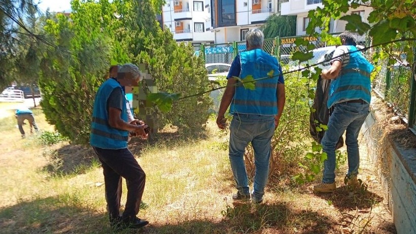 Yükümlüler İdare Mahkemesi bahçesini temizledi! Topluma uyum sağlamaları amaçlandı - Resim: 1