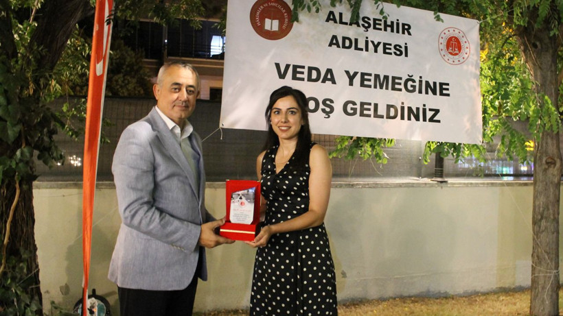 Alaşehir Adliyesi veda yemeğinde buluştu! Başsavcı Tuncay mesaj gönderdi - Resim: 3