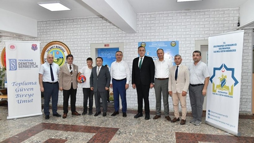 Tekirdağ'dan yükümlüler okul boyamaya başladı! Başsavcı Şenol eşlik etti - Resim: 4