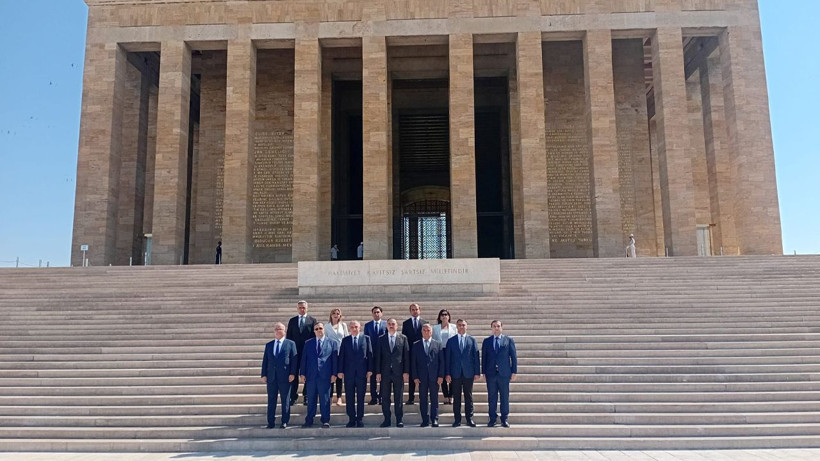 Başsavcı Aliyev'den Anıtkabir'e ziyaret! Çelenk bırakıp Şeref Defteri'ni imzaladı - Resim: 4