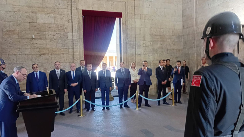 Başsavcı Aliyev'den Anıtkabir'e ziyaret! Çelenk bırakıp Şeref Defteri'ni imzaladı - Resim: 3