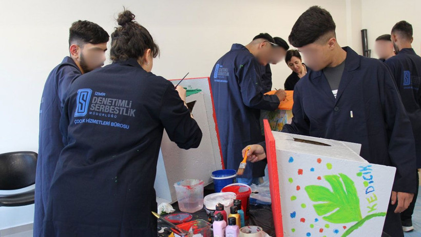 İzmir'den örnek uygulama! Çocuk yükümlüler kedi evleri yaptı - Resim: 3