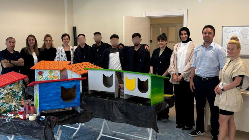 İzmir'den örnek uygulama! Çocuk yükümlüler kedi evleri yaptı - Resim: 4