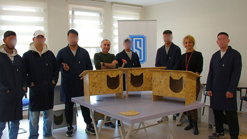 İzmir'den örnek uygulama! Çocuk yükümlüler kedi evleri yaptı - Resim: 1