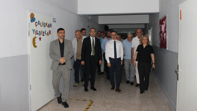 Her şey öğrencilerin eğitimi için! Kaymakam ve başsavcı okul boyadı - Resim: 4