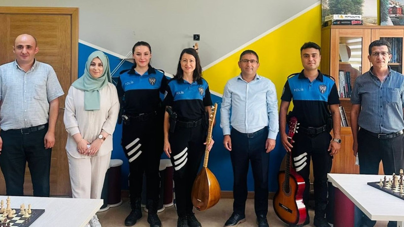 Polisler çaldı, onlar dinledi! Suça sürüklenen çocuklar müzikle bilgilendirildi - Resim: 4