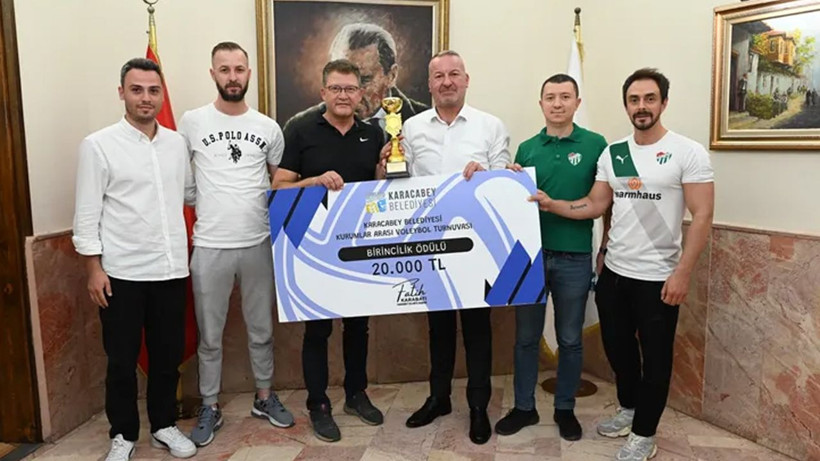 Kurumlar arası voleybol turnuvası tamamlandı! Şampiyon takımdan örnek davranış - Resim: 6