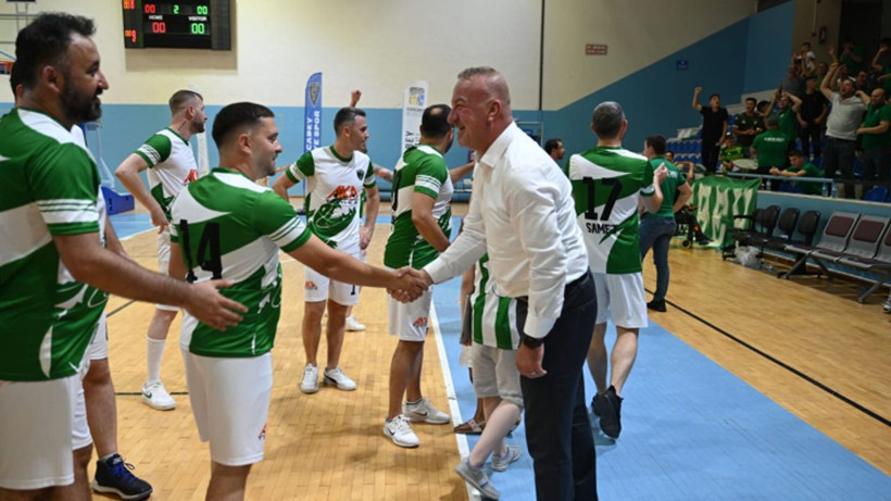 Kurumlar arası voleybol turnuvası tamamlandı! Şampiyon takımdan örnek davranış - Resim: 8