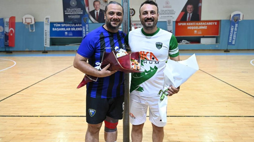 Kurumlar arası voleybol turnuvası tamamlandı! Şampiyon takımdan örnek davranış - Resim: 4