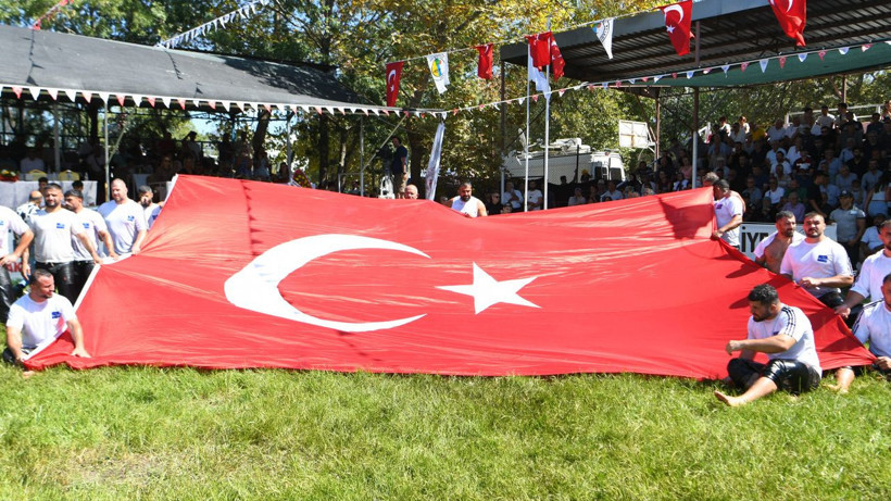 Tarihi Çardak Yağlı Güreşleri düzenlendi! Başsavcı Özkan Gürdoğan er meydanına indi - Resim: 2