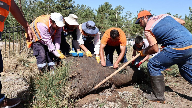 Yükümlüler tarihi anıt parkı temizledi! Başsavcı Vekili Köksal yerinde inceledi - Resim: 1