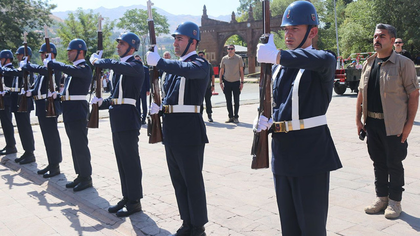 Bitlis'te 30 Ağustos törenle kutlandı! Başsavcı Genç de katıldı - Resim: 3