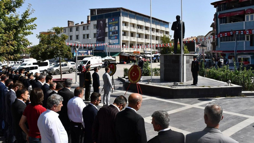 Malazgirt'te 30 Ağustos Zafer Bayramı törenle kutlandı - Resim: 1