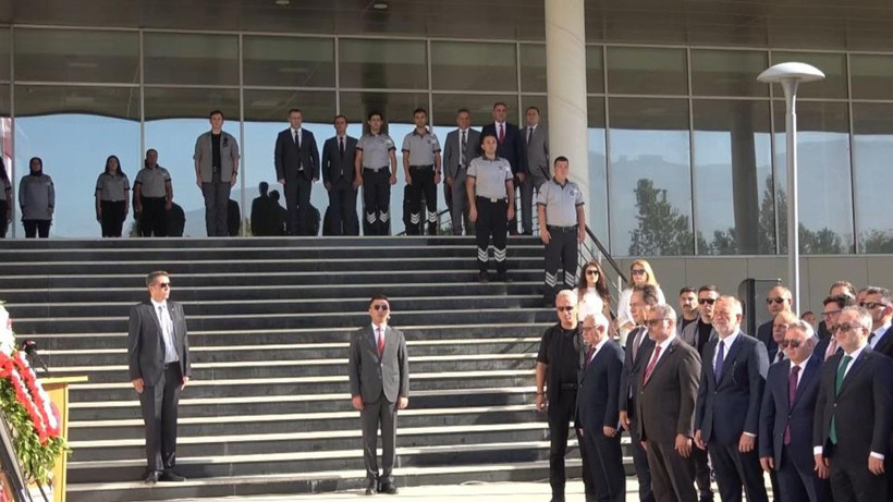 Bursa'da yeni adli yıl BAM'da coşkuyla kutlandı! Başsavcı Solmaz çelenk bıraktı - Resim: 1