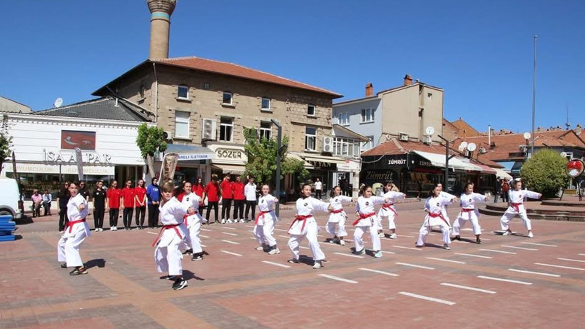 Tavşanlı'da kurtuluş töreni! Başsavcı Can ve Komisyon Başkanı Turan da katıldı - Resim: 2