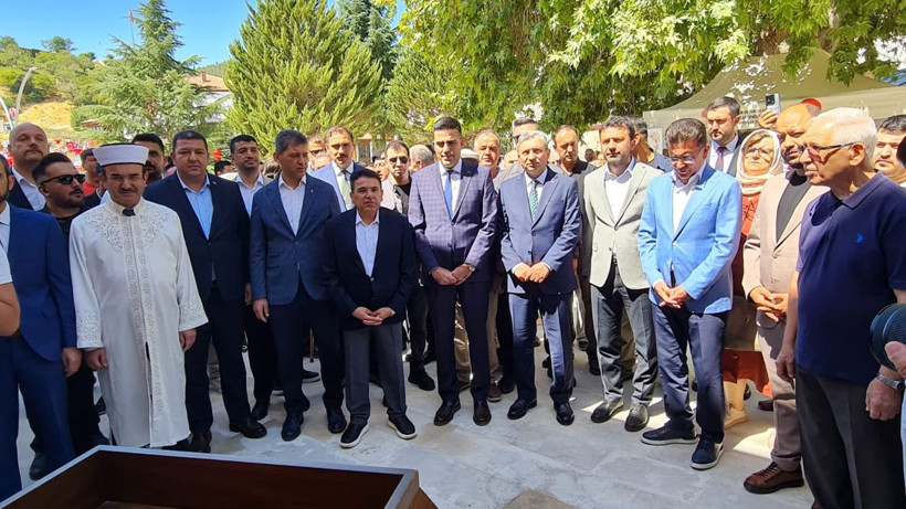 Başsavcı Kocakale kurdeleyi kesti! Ketenci Ömer Paşa Cami ibadete açıldı - Resim: 3