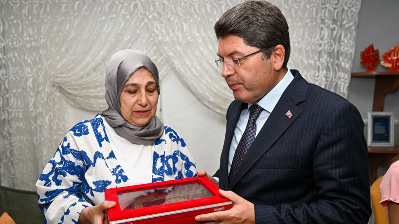 Bakan Tunç şehit ailesi ile bir araya geldi - Resim: 4