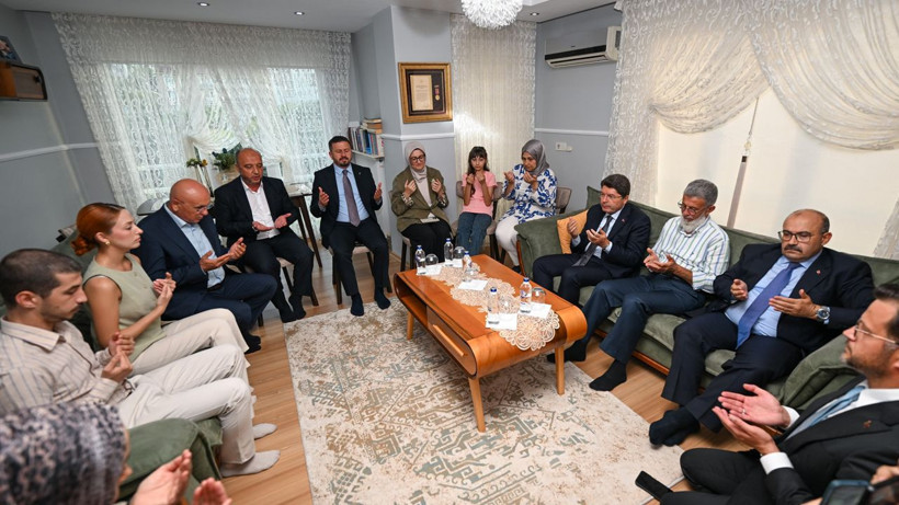 Bakan Tunç şehit ailesi ile bir araya geldi - Resim: 1