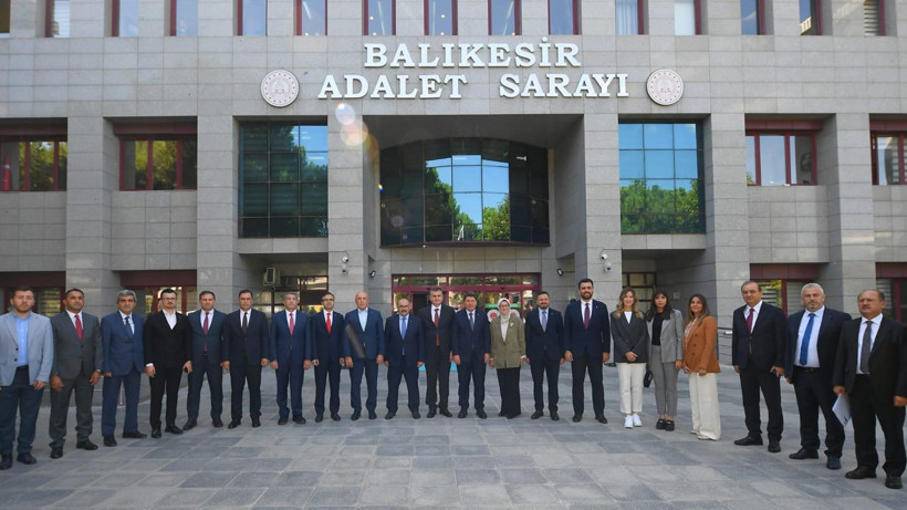 Bakan Tunç ile Vali Ustaoğlu'ndan adliyeye çıkarma - Resim: 4
