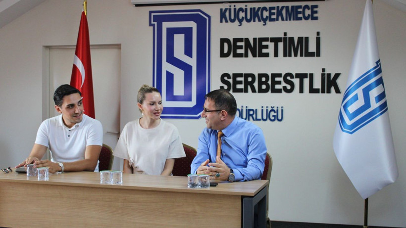 Suça sürüklenen çocuklara Otilia sürprizi! Sosyal gelişimlerine sanatla dokundu - Resim: 1