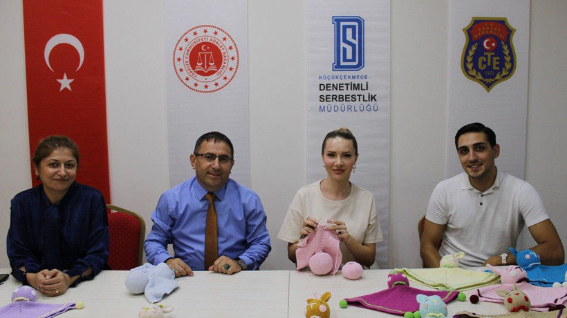 Suça sürüklenen çocuklara Otilia sürprizi! Sosyal gelişimlerine sanatla dokundu - Resim: 4