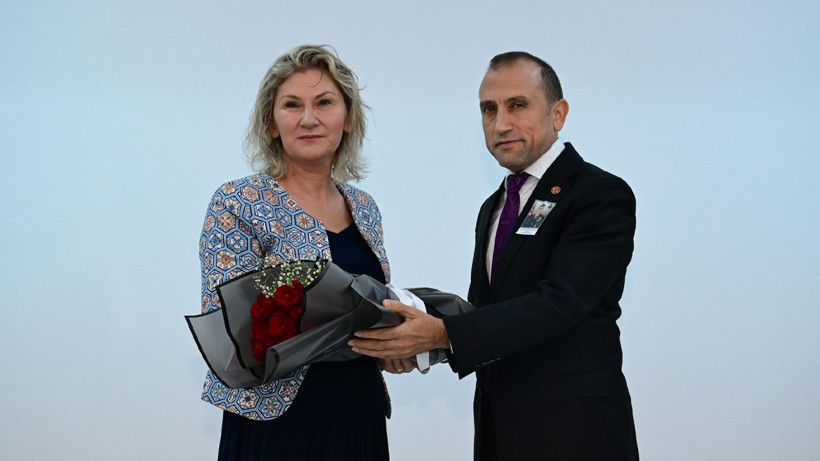 Şehit Tuğgeneral Erdoğan adının verildiği lisede anıldı! Yargıtay Üyesi eşine plaket ve çiçek takdim edildi - Resim: 4