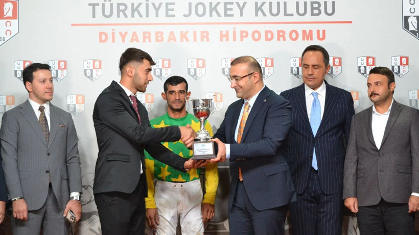 Bismil'de safkanlar kaymakamlık için koştu! Başsavcı Yaşar'dan kazanan jokeye çiçek - Resim: 5