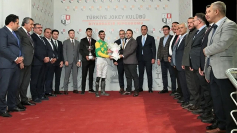 Bismil'de safkanlar kaymakamlık için koştu! Başsavcı Yaşar'dan kazanan jokeye çiçek - Resim: 7