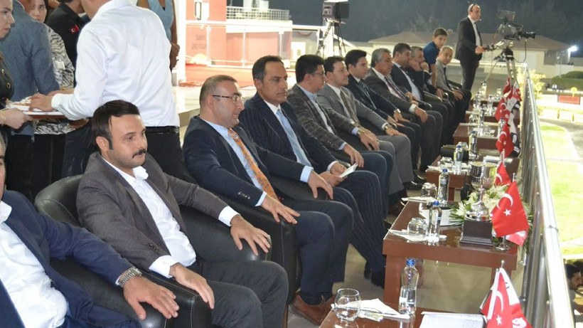 Bismil'de safkanlar kaymakamlık için koştu! Başsavcı Yaşar'dan kazanan jokeye çiçek - Resim: 2