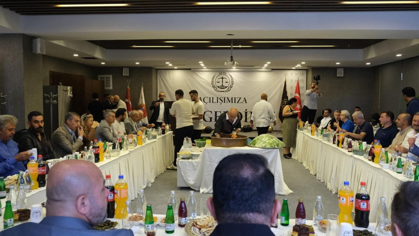 Avukat Fatih Öztürk’ün büro açılışına yoğun katılım! Dostlar bir araya geldi - Resim: 2