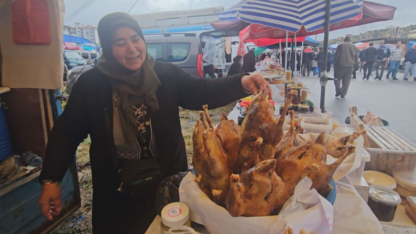 Gerede 'Geleneksel Hayvan ve Emtia Panayırı' başladı! Başsavcı Er, alıç kolyesini boynuna taktı - Resim: 1