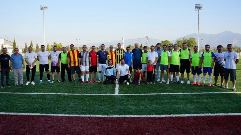 Kemalpaşa'da protokol yeşil sahaya indi! Başsavcı Bilen de katıldı - Resim: 4