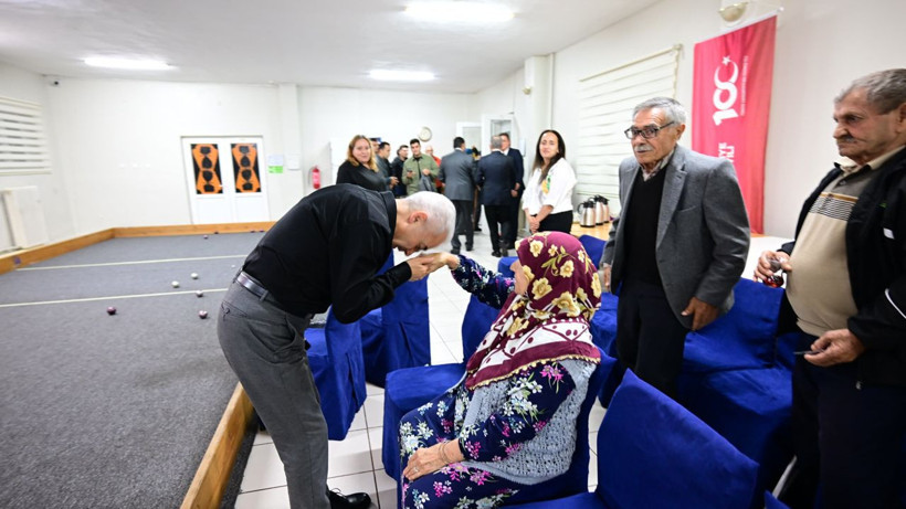 Vali Turan ve Başsavcı Taşkoparan huzurevi sakinleri ile maç yaptı - Resim: 1