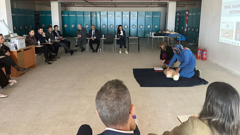 Acıpayam Adliyesine ilk yardım eğitimi! Hem teorik hem de uygulamalı bilgilendirildiler - Resim: 4