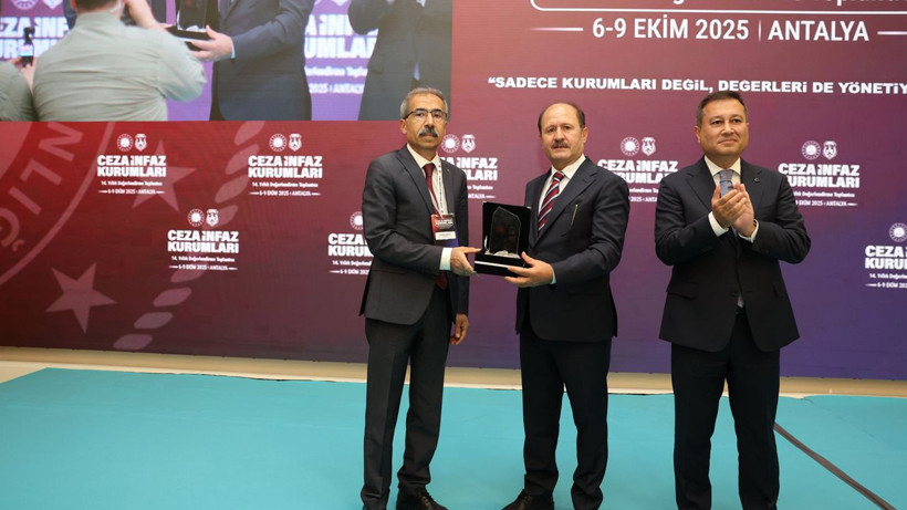 Bakan Yardımcısı Can ve CTE Genel Müdürü Yıldırım'dan kurum müdürlerine plaket - Resim: 2