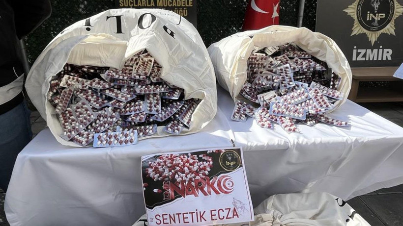İzmir'de zehir tacirlerine geçit yok! Rekor miktarda sentetik ecza ele geçirildi - Resim: 3