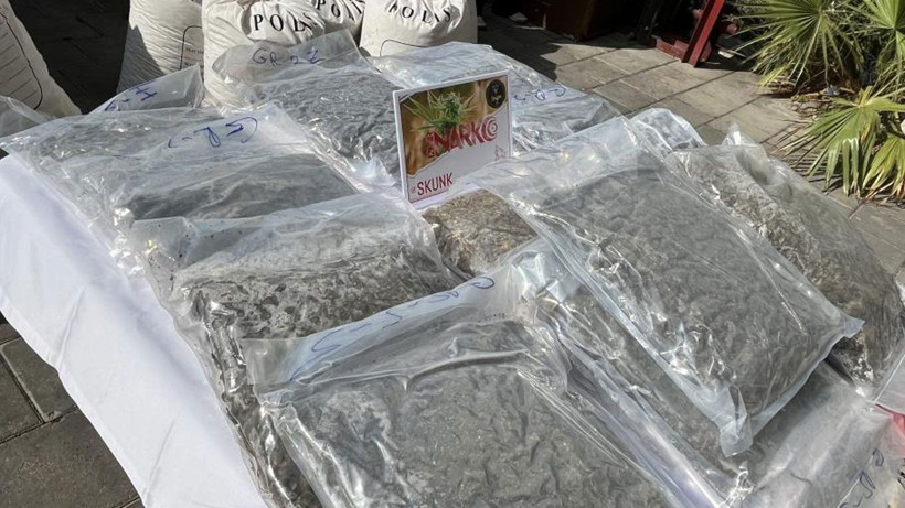 İzmir'de zehir tacirlerine geçit yok! Rekor miktarda sentetik ecza ele geçirildi - Resim: 5