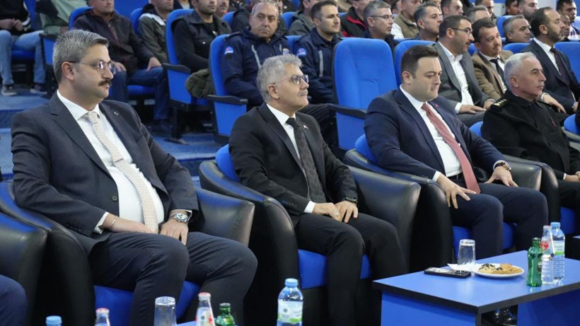 Cezaevinde Kur'an-ı ezberleyip 9 ayda hafız oldu! Vali Çelik ile Başsavcı Süren de törene katıldı - Resim: 1