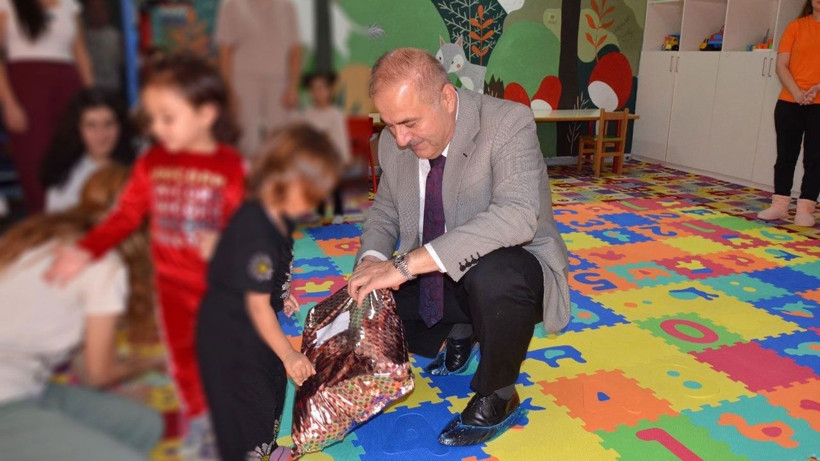 Gebze Başsavcısı Metin Uslu’dan cezaevi kreşi ve anaokuluna ziyaret! Çocukların yüzünü güldürdü - Resim: 1