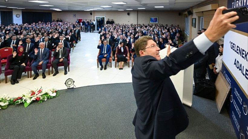 Bakan Tunç hakim-savcı yardımcılarıyla bir araya geldi! - Resim: 1