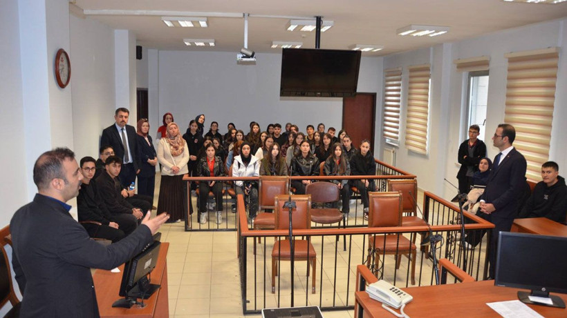 Boyabat Adliyesi liselileri ağırladı! Başsavcı Akın ve Komisyon Başkanı Uluğ’dan bilgilendirme - Resim: 3