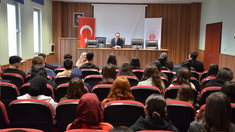 Boyabat Adliyesi liselileri ağırladı! Başsavcı Akın ve Komisyon Başkanı Uluğ’dan bilgilendirme - Resim: 4