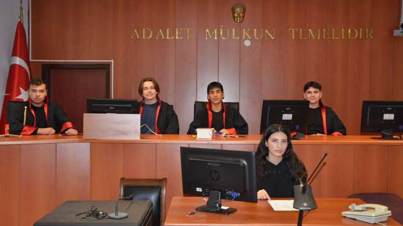 Boyabat Adliyesi liselileri ağırladı! Başsavcı Akın ve Komisyon Başkanı Uluğ’dan bilgilendirme - Resim: 5