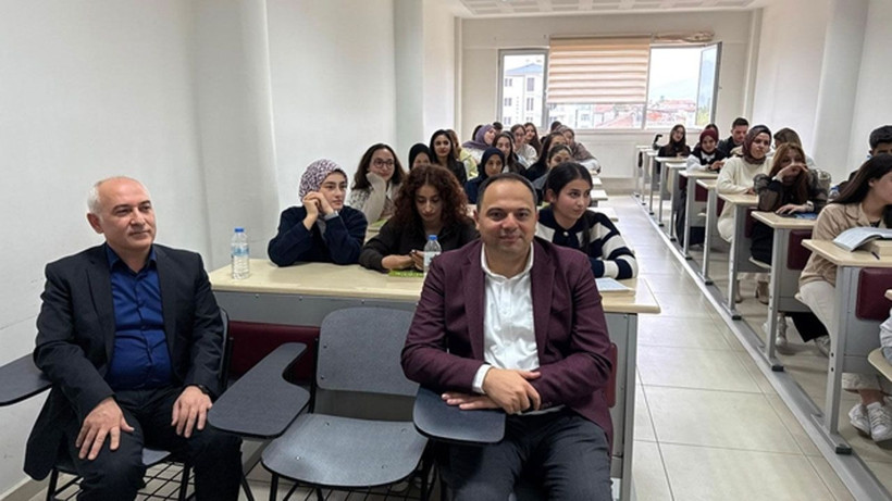 Erbaa’da kaymakam ve savcılar deneyimlerini öğrencilerle paylaştı - Resim: 4