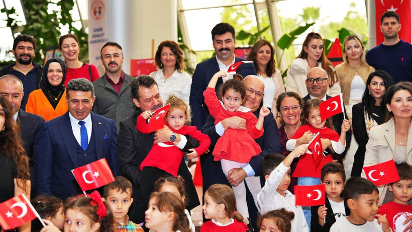 İzmir Cumhuriyet Başsavcılığı'ndan özel sergi! Cumhuriyet coşkusu minik ellerle renklendi - Resim: 1