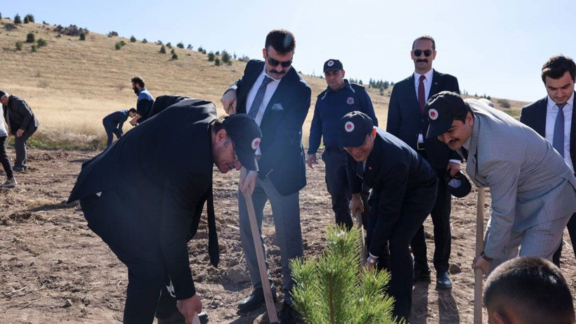 Sandıklı Adliyesi’nden örnek proje: Bir Kitap, Bir Fidan - Resim: 2