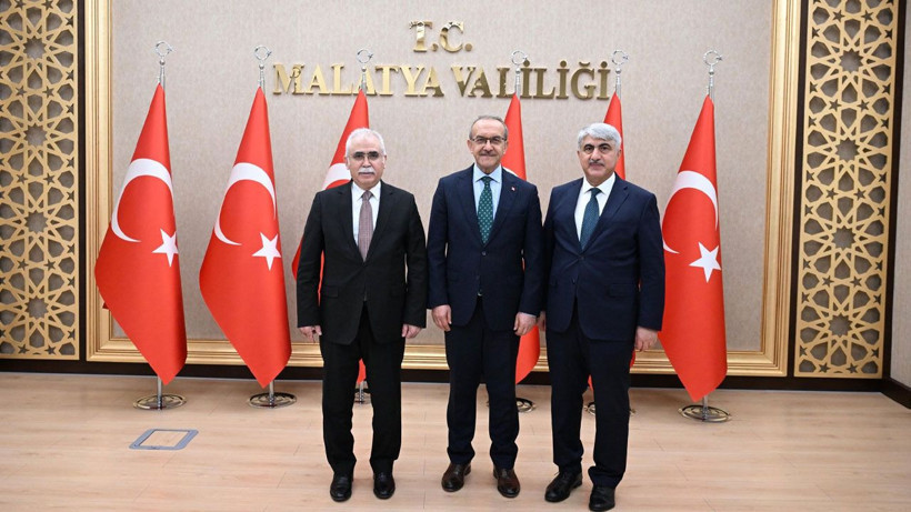 AYM Başkanı Özkaya, Malatya'da çiçeklerle karşılandı! - Resim: 4